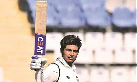 ഔട്ട് വിധിച്ച അമ്പയറെ വിറപ്പിച്ച് ഗില്ലിന്റെ അധിക്ഷേപം, തീരുമാനം പിന്‍വലിച്ചു; ഗ്രൗണ്ട് വിട്ട് ഡല്‍ഹി ടീം 