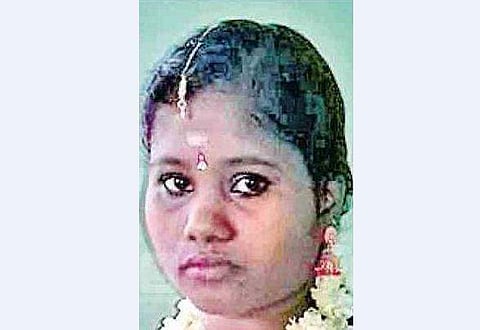 ഭക്ഷണം തൊണ്ടയില്‍ കുടുങ്ങി പ്രതിശ്രുത വധു മരിച്ചു 