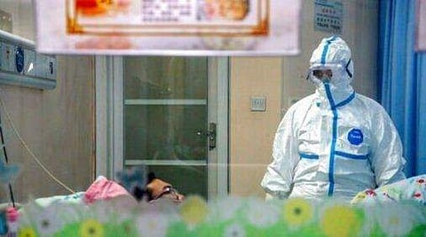 ചൈനയില്‍ നിന്ന് തിരിച്ചെത്തിയ പെണ്‍കുട്ടി പ്രാര്‍ത്ഥനയുമായി വീട്ടില്‍; വെട്ടിലായി മെഡിക്കല്‍ സംഘം