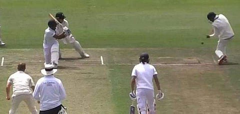 ഷോര്‍ട്ട് ലെഗ് ഫീല്‍ഡറുടെ പാഡില്‍ തട്ടി വിക്കറ്റ് കീപ്പറിലേക്ക്; വിചിത്രമായ രീതിയില്‍ പുറത്തായി ഹനുമാ വിഹാരി