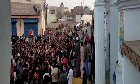 പാക്കിസ്ഥാനിലെ ഗുരുദ്വാര ആള്‍ക്കൂട്ടം വളഞ്ഞു; കല്ലേറ്, ശക്തമായി അപലപിച്ച് ഇന്ത്യ; വിഡിയോ