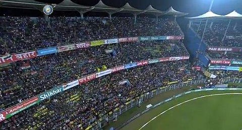 'ഗുവാഹത്തി നീയെത്ര സുന്ദരി'; മഴ കളി മുടക്കിയിട്ടും അവര്‍ ഒന്നിച്ചു ചൊല്ലി... 'വന്ദേ മാതരം' (വീഡിയോ)