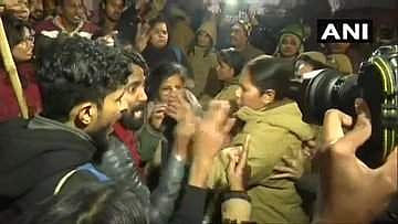 ഡല്‍ഹിയില്‍ വീണ്ടും സംഘര്‍ഷം; ജെഎന്‍യു വിദ്യാര്‍ഥികളുടെ മാര്‍ച്ചിന് നേരെ പൊലീസ് ലാത്തിവീശി; നിരവധിപേര്‍ക്ക് പരിക്ക്