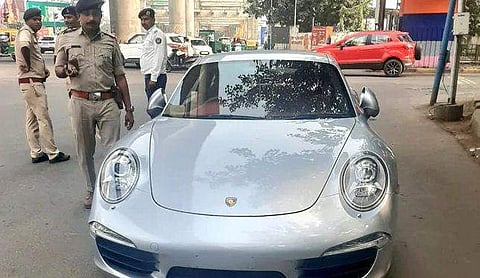 നമ്പര്‍ പ്ലേറ്റില്ലാതെ ആഡംബര കാര്‍ നിരത്തില്‍, ആദ്യം ഒന്‍പത് ലക്ഷം രൂപ പിഴ, പഴയ രേഖകളുമായി വീണ്ടും പറ്റിക്കാന്‍ ശ്രമം; 27 ലക്ഷം രൂപ 'അടിച്ചുകൊടുത്തു'