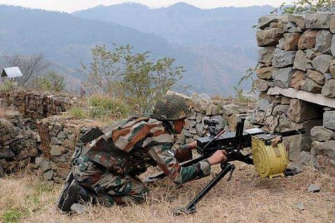 നിയന്ത്രണ രേഖയില്‍ പാക് വെടിവയ്പ്; മൂന്ന് സൈനികര്‍ക്ക് വീരമൃത്യു; അഞ്ച് പേര്‍ക്ക് പരിക്ക്