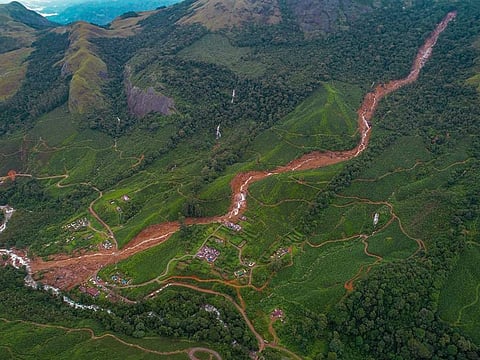 പെട്ടിമുടി ആകാശദൃശ്യം- ഫോട്ടോ/ സെബിന്‍സ്റ്റര്‍ ഫ്രാന്‍സിസ്