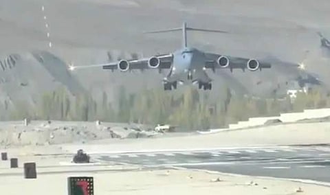 ശൈത്യകാല വെല്ലുവിളികളെ നേരിടാന്‍ തയ്യാറെടുപ്പ്, സൈനികരെ സജ്ജരാക്കാന്‍ 'ജംബോ' സൈനിക വിമാനം ലേയില്‍ പറന്നെത്തി (വീഡിയോ)