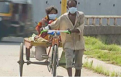 90 കിലോമീറ്റര്‍ ട്രോളി വലിച്ചു; കബീറിന്റെ തീവ്രപ്രയത്‌നം വിഫലം; കാന്‍സര്‍രോഗിയായ ഭാര്യയെ രക്ഷിക്കാനായില്ല