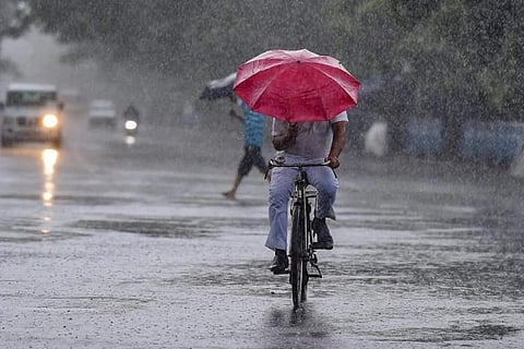 വീണ്ടും ന്യൂനമര്‍ദം ?; സംസ്ഥാനത്ത് ഇന്നും ശക്തമായ മഴ ; 11 ജില്ലകളില്‍ യെല്ലോ അലര്‍ട്ട്