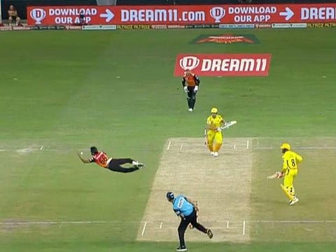 'ക്യാച്ച് പോവട്ടെ, ആ ശ്രമം നോക്കൂ'; ധോനിയെ പുറത്താക്കാന്‍ പറന്ന് സന്ദീപ് ശര്‍മ 