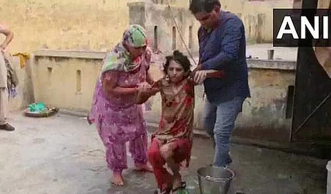 ഭാര്യയെ ഒരു വര്‍ഷത്തിലധികം ടോയ്‌ലെറ്റില്‍ പൂട്ടിയിട്ടു, ഭക്ഷണം കഴിക്കാതെ അവശയായ നിലയില്‍; രക്ഷിച്ചു