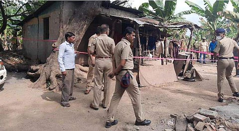 മാതാപിതാക്കള്‍ ജോലിക്ക് പോയി ; മഴു കൊണ്ട് വെട്ടേറ്റ് രക്തത്തില്‍ കുളിച്ച് നാലു കുട്ടികള്‍ വീട്ടില്‍, അന്വേഷണം