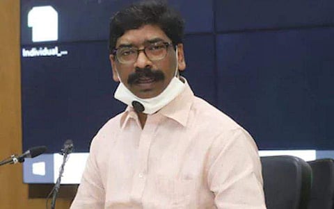 ലുങ്കിയും സാരിയും 10 രൂപയ്ക്ക്; ദരിദ്ര കുടുംബങ്ങൾക്ക് സഹായവുമായി ജാർഖണ്ഡ് സർക്കാർ 