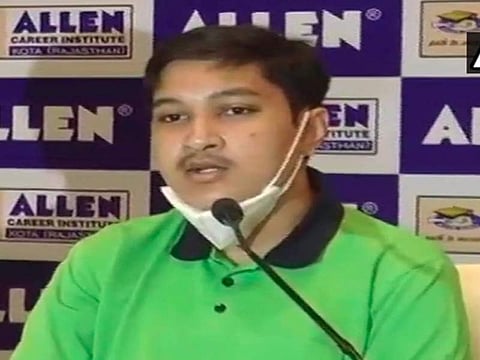 കോവിഡിനും തളര്‍ത്താനാകാത്ത നിശ്ചയദാര്‍ഢ്യം, നീറ്റ് പരീക്ഷയില്‍ 720ല്‍ 720 മാര്‍ക്ക് ; ചരിത്രം കുറിച്ച് 18 കാരന്‍ സോയബ്