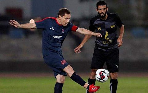 ആറ് കൊച്ചു മക്കളുടെ മുത്തച്ഛന്‍; പ്രായം 74; ഇപ്പോഴും കളത്തിലിറങ്ങുന്നു ഗോള്‍ അടിക്കുന്നു! 