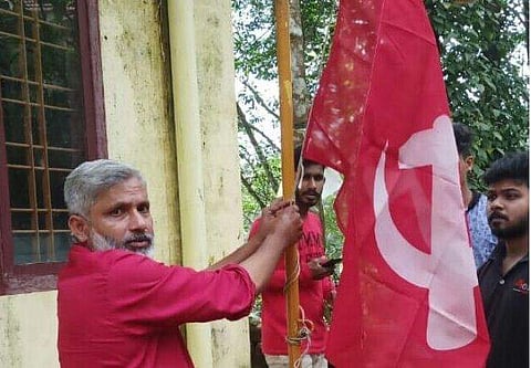 എസ്എന്‍ഡിപിയുടെ കൊടിമരത്തില്‍ സിപിഎം പതാക ഉയര്‍ത്തി ; ലോക്കല്‍ സെക്രട്ടറി പുറത്തായി ; പരസ്യമായി മാപ്പപേക്ഷ