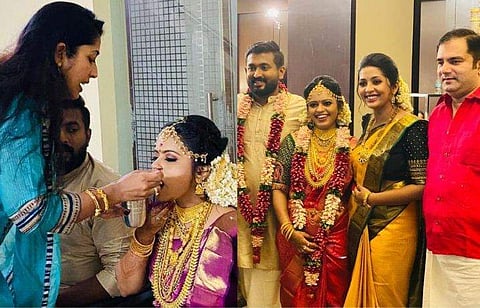 'സൂര്യനുകീഴിലുള്ള എല്ലാ മണ്ടത്തരങ്ങളും നമ്മൾ പറഞ്ഞിട്ടുണ്ട്, നീ ഇപ്പോഴും എന്റെ ചോട്ടു ആണ്'; അന‌ിയന് വിവാഹാശംസകൾ നേർന്ന് നവ്യ 