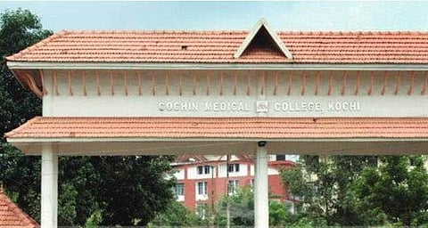 കളമശേരി മെഡിക്കല്‍ കോളജിലെ അനാസ്ഥ വിദഗ്ധ സംഘം അന്വേഷിക്കണം; ഡിഎംഇ