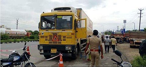 തമിഴ്‌നാട്ടില്‍ സിനിമാസ്റ്റൈല്‍ കൊള്ള ; കണ്ടെയ്‌നര്‍ ലോറി തടഞ്ഞ് 10 കോടിയുടെ മൊബൈല്‍ ഫോണുകള്‍ കവര്‍ന്നു