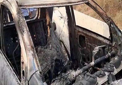 നടുറോഡില്‍ ഡോക്ടറുടെ കത്തിക്കരിഞ്ഞ മൃതദേഹം കാറില്‍; ദുരൂഹത, അന്വേഷണം