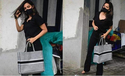 ബ്ലാക്കില്‍ സിംപിള്‍ ആയി കിയാര, കൈയിലെ ബാഗിന് വില ലക്ഷങ്ങള്‍! 