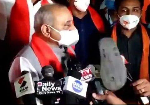 ഗുജറാത്ത് ഉപമുഖ്യമന്ത്രിക്ക് നേരെ ചെരുപ്പേറ്; മുങ്ങിയ പ്രതി പിടിയില്‍, കോണ്‍ഗ്രസ് പ്രവര്‍ത്തകനെന്ന് പൊലീസ്