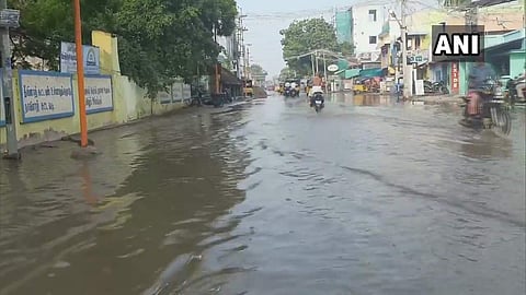 തമിഴ്‌നാട്ടില്‍ ശക്തമായ മഴ, മൈലാപ്പൂരില്‍ റെക്കോര്‍ഡ് പേമാരി, 178 മില്ലിമീറ്റര്‍; താഴ്ന്ന പ്രദേശങ്ങള്‍ വെളളത്തിന്റെ അടിയില്‍