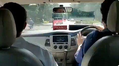 കാറോടിച്ച് പ്രിയങ്ക, മുന്‍സീറ്റില്‍ രാഹുല്‍ ; പിന്‍മാറില്ലെന്ന് പ്രഖ്യാപനം ; ദൃഢനിശ്ചയത്തോടെ നേതാക്കള്‍ ( വീഡിയോ)