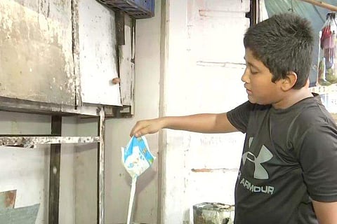 ലോക്ക്ഡൗണിനെ തുടര്‍ന്ന് അമ്മയുടെ ജോലി നഷ്ടമായി; വീട്ട് ചെലവിനും സഹോദരിമാരുടെ പഠനത്തിനും വേണ്ടി ചായ വില്‍പ്പനയുമായി 14കാരന്‍