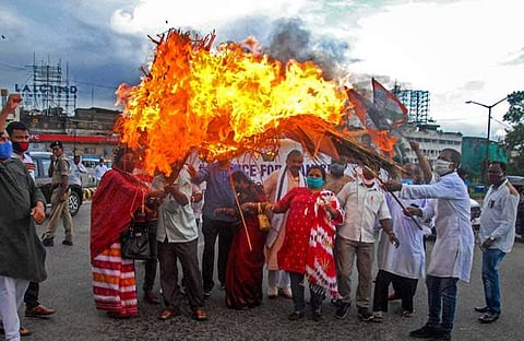ഹാഥ് രസ് സംഭവത്തില്‍ പ്രതിഷേധിച്ച് ഭൂവനേശ്വറില്‍ കോണ്‍ഗ്രസ് പ്രവര്‍ത്തകര്‍ നടത്തിയ പ്രകടനം/പിടിഐ
