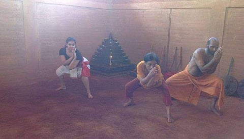 'കണ്ടോ, പ്രായം ഒരു തടസമല്ല', അങ്കത്തട്ടിൽ കളരി അഭ്യാസവുമായി ലിസി; ചിത്രങ്ങൾ