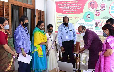 ഒന്നാം സമ്മാനം ഒരു കോടി വീതം അഞ്ചുപേര്‍ക്ക്, എല്ലാ മാസവും ആദ്യ ഞായറാഴ്ച നറുക്കെടുപ്പ്; 'ഭാഗ്യമിത്ര' ടിക്കറ്റ് ആരംഭിച്ചു, വ്യാജനെ തിരിച്ചറിയാന്‍ ആപ്പ് 