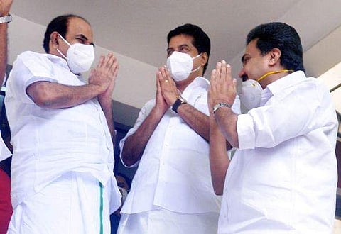 ജോസ് കെ മാണിയും റോഷി അ​ഗസ്റ്റിനും എകെജി സെന്ററിൽ സിപിഎം സംസ്ഥാന സെക്രട്ടറി കോടിയേരി ബാലകൃഷ്ണനെ സന്ദർശിക്കുന്നു