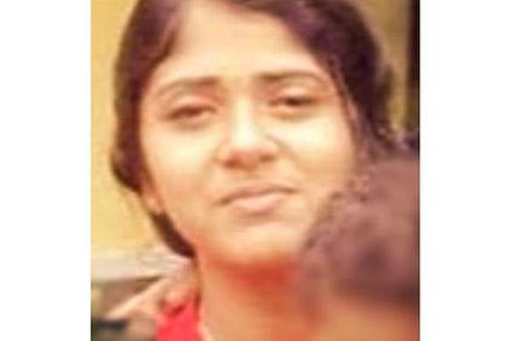 കോഴിക്കോട് വിദ്യാര്‍ത്ഥിനി വീടിനുള്ളില്‍ തീകൊളുത്തി മരിച്ച നിലയില്‍