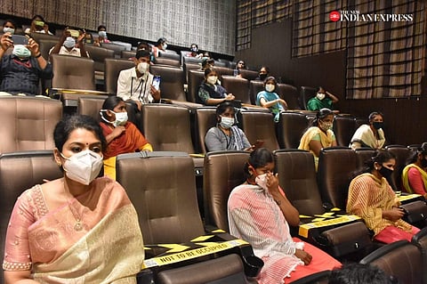 എട്ടുമാസത്തെ അടച്ചിടലിന് വിരാമം; തമിഴ്‌നാട്ടില്‍ തിയറ്ററുകള്‍ തുറന്നു