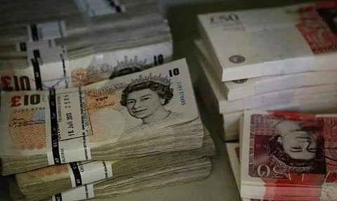 മൂന്നു സ്യൂട്ട്‌കെയ്‌സുകള്‍ നിറയെ കറന്‍സി നോട്ടുകള്‍; 37കാരനും 26കാരിയും വിമാനത്താവളത്തില്‍ പിടിയില്‍