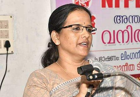 'സ്ത്രീകള്‍ വച്ചുണ്ടാക്കുന്ന ഭക്ഷണം കഴിച്ച് ഏമ്പക്കം വിട്ട് പുരുഷ കേസരികള്‍ അവളെ പരിഹസിക്കുന്ന ട്രോളുകള്‍ ഉണ്ടാക്കി വിടും'