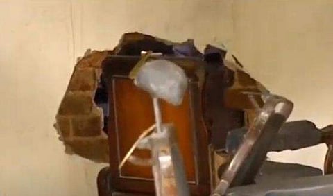 കൊച്ചിയില്‍ വന്‍ സ്വര്‍ണ കവര്‍ച്ച, ഒന്നര കോടിയോളം വിലമതിക്കുന്ന ആഭരണങ്ങള്‍ നഷ്ടമായി; അകത്തുകയറിയത് ഭിത്തി തുരന്ന് 