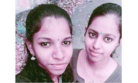 മറ്റേയാളുടെ കൈപിടിച്ച് പെണ്‍കുട്ടി ആറ്റിലേക്ക് ചാടി; ദൃക്‌സാക്ഷിയുടെ മൊഴി ; തുമ്പായത് ചെരിപ്പും തൂവാലയും