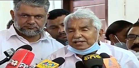 എന്തുകൊണ്ട് ആരോപണവിധേയമായ കമ്പനിയെ കരിമ്പട്ടികയില്‍പ്പെടുത്തുന്നില്ല?, തിരുവനന്തപുരത്ത് ആയിരം കോടിയുടെ വര്‍ക്ക് നല്‍കി; തുറന്നടിച്ച് ഉമ്മന്‍ ചാണ്ടി