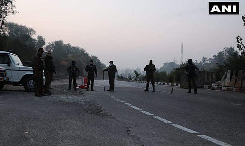 ഉധംപൂരില്‍ ടോള്‍പ്ലാസയ്ക്ക് നേരെ വെടിവെപ്പ്, ഏറ്റുമുട്ടല്‍ ; നാലു ഭീകരരെ സൈന്യം വധിച്ചു ; ജമ്മു-ശ്രീനഗര്‍ ദേശീയപാത അടച്ചു ( വീഡിയോ)