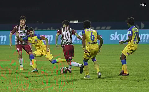 ആദ്യ ഗോള്‍ റോയ് കൃഷ്ണയുടെ ബൂട്ടില്‍ നിന്ന്; ബ്ലാസ്‌റ്റേഴ്‌സിനെതിരെ എടികെ മോഹന്‍ ബഗാന്‍ മുന്നില്‍