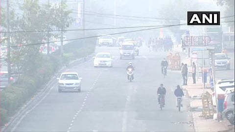 തണുത്ത് വിറച്ച് തലസ്ഥാനം; നവംബറില്‍ അതിശൈത്യം ഡല്‍ഹിയില്‍ അനുഭവപ്പെടുന്നത് 17 വര്‍ഷങ്ങള്‍ക്ക് ശേഷം