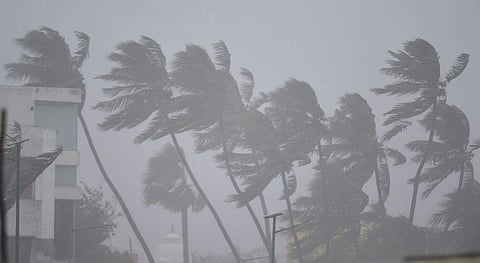 'നിവാര്‍' അതിതീവ്ര ചുഴലിക്കാറ്റായി; ചെന്നൈ വിമാനത്താവളം അടച്ചു; റെഡ് അലര്‍ട്ട്;  വരുന്നു പുതിയ ന്യൂനമര്‍ദ്ദം