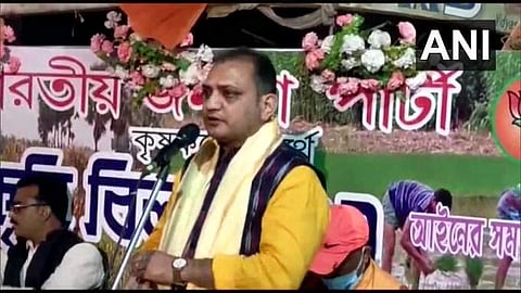 അധികാരത്തില്‍ വന്നാല്‍ ബംഗാള്‍ പൊലീസിനെ കൊണ്ട് ചെരുപ്പ് നക്കിക്കും; വിവാദ പരാമര്‍ശവുമായി ബിജെപി നേതാവ് 