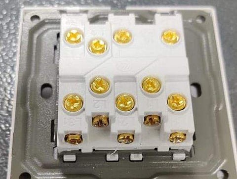 'സ്‌ക്രൂ' രൂപത്തില്‍ സ്വര്‍ണക്കടത്ത് ; കരിപ്പൂരില്‍ വിമാനമിറങ്ങിയ രണ്ട് യാത്രക്കാര്‍ പിടിയില്‍