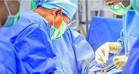 അർധരാത്രി വാനിൽ വച്ച് വൃക്കയും കരളും നീക്കും; പിന്നിൽ ഡോക്ടർമാർ ഉൾപ്പെട്ട മാഫിയാ സംഘം; ആറ് പേർ പിടിയിൽ; നടുക്കം