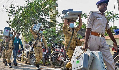 ബിഹാറിൽ രണ്ടാംഘട്ട വോട്ടെടുപ്പ് തുടങ്ങി, ഇന്ന് ജനവിധി തേടുന്നത് തേജസ്വി അടക്കമുള്ള പ്രമുഖർ  