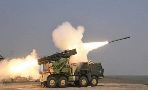 ഒരേ സമയം ആറ് റോക്കറ്റുകള്‍ തൊടുക്കും; ചൈനയെ വിറപ്പിക്കാന്‍ 'പിനാക'യുടെ പുതിയ രൂപം, അതിര്‍ത്തിയിലേക്ക് ( വീഡിയോ)