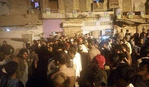 പാകിസ്ഥാനില്‍ ഹിന്ദു ക്ഷേത്രം തകര്‍ക്കാന്‍ അക്രമി സംഘം; സംരക്ഷകരായി മുസ്ലിംകള്‍